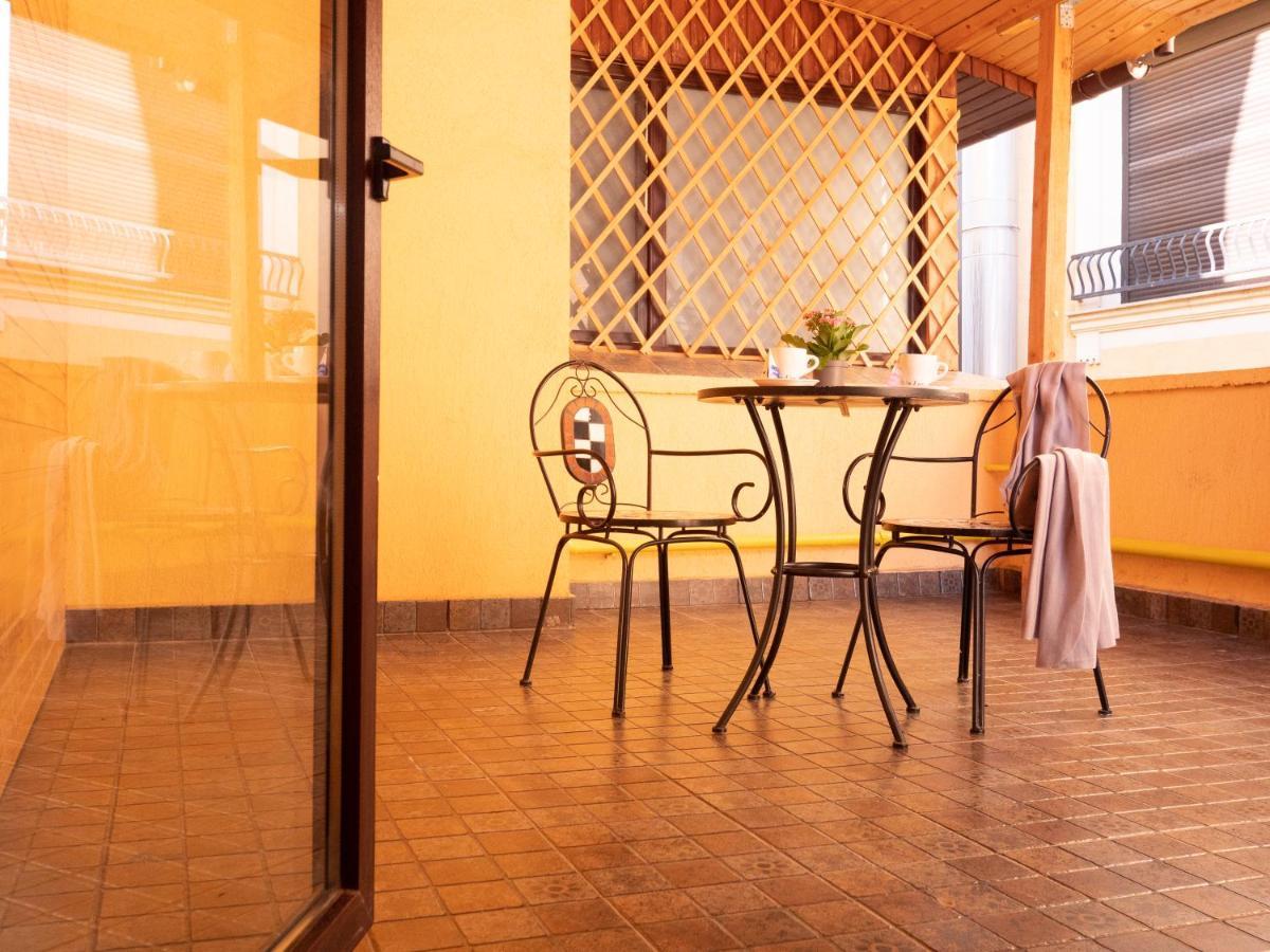 One Love Terrace Apartment Bukarest Exteriör bild